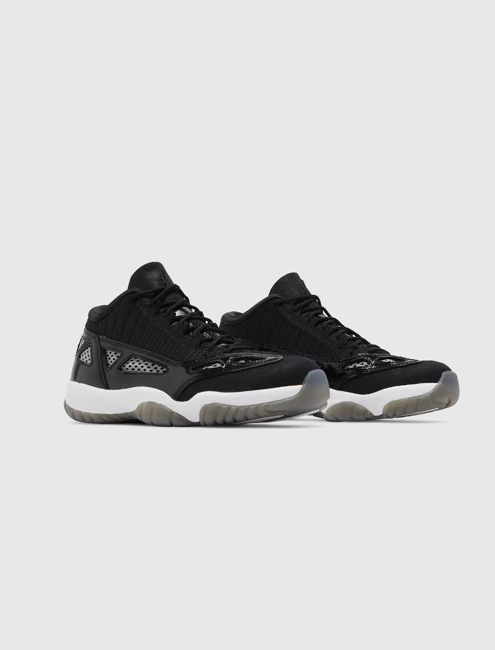 AIR JORDAN 11 RETRO LOW IE "BLACK/WHITE"