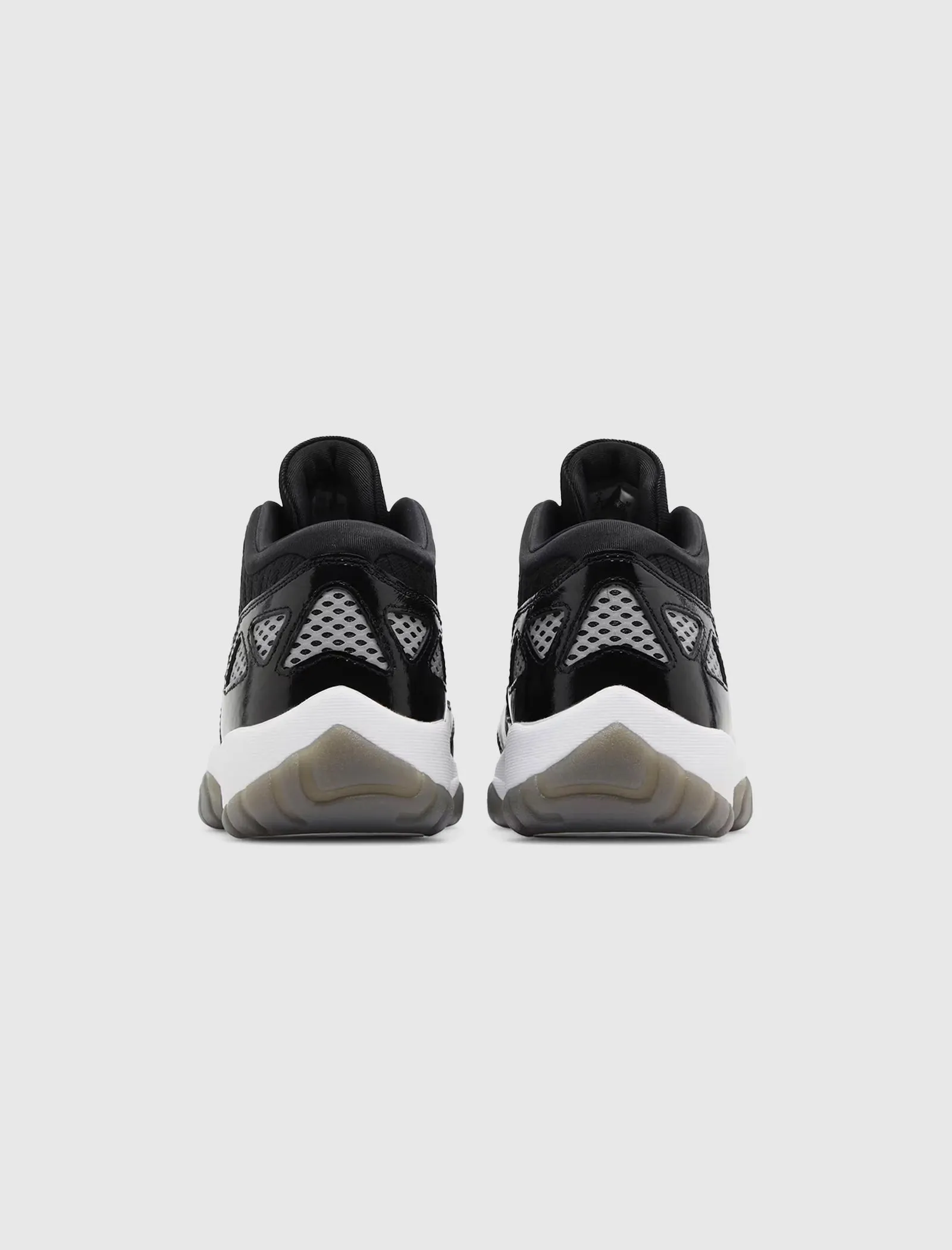 AIR JORDAN 11 RETRO LOW IE "BLACK/WHITE"