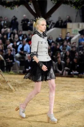 Chanel 10P, 2010 Spring Black Tulle Layered Lace Skirt FR 42 US 4/6