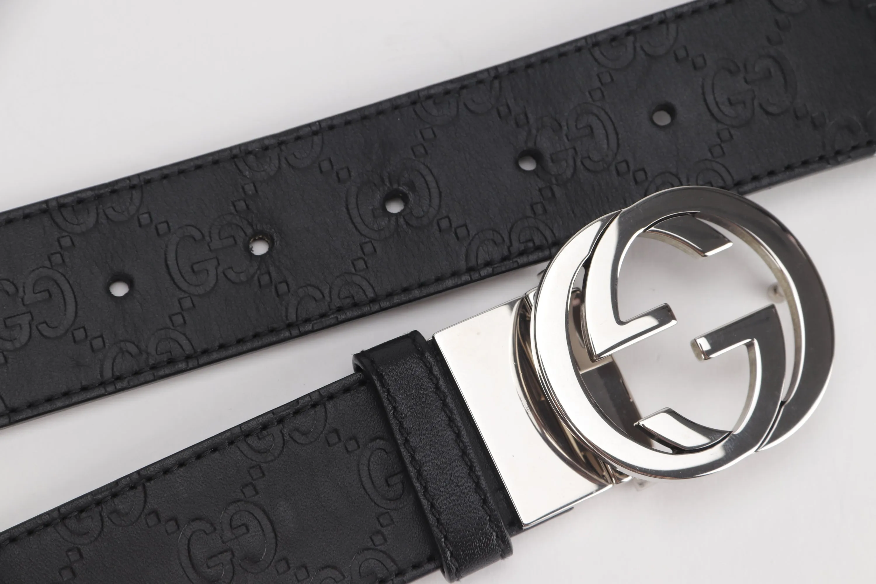 GUCCI 473030 CWCWN 214351 REVERSIBLE BLACK GUCCI SIGNATURE BELT, WITH DUST COVER & BOX