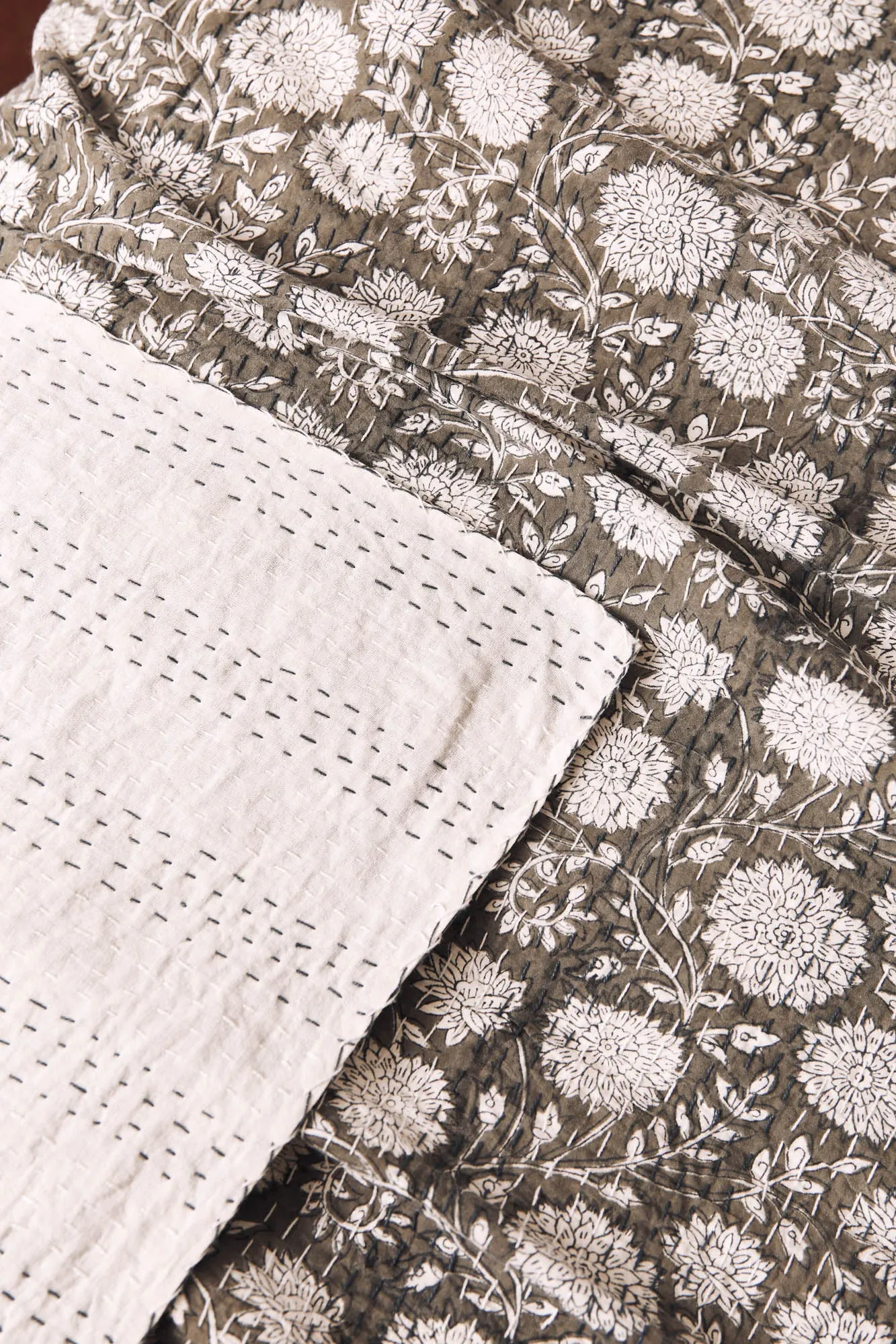 Kantha Quilt Moon Grey Dahlia