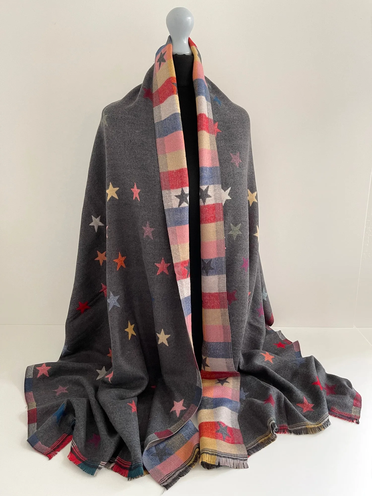 LARGE GREY STAR PRINT REVERSIBLE WINTER SHAWL BLANKET SCARF