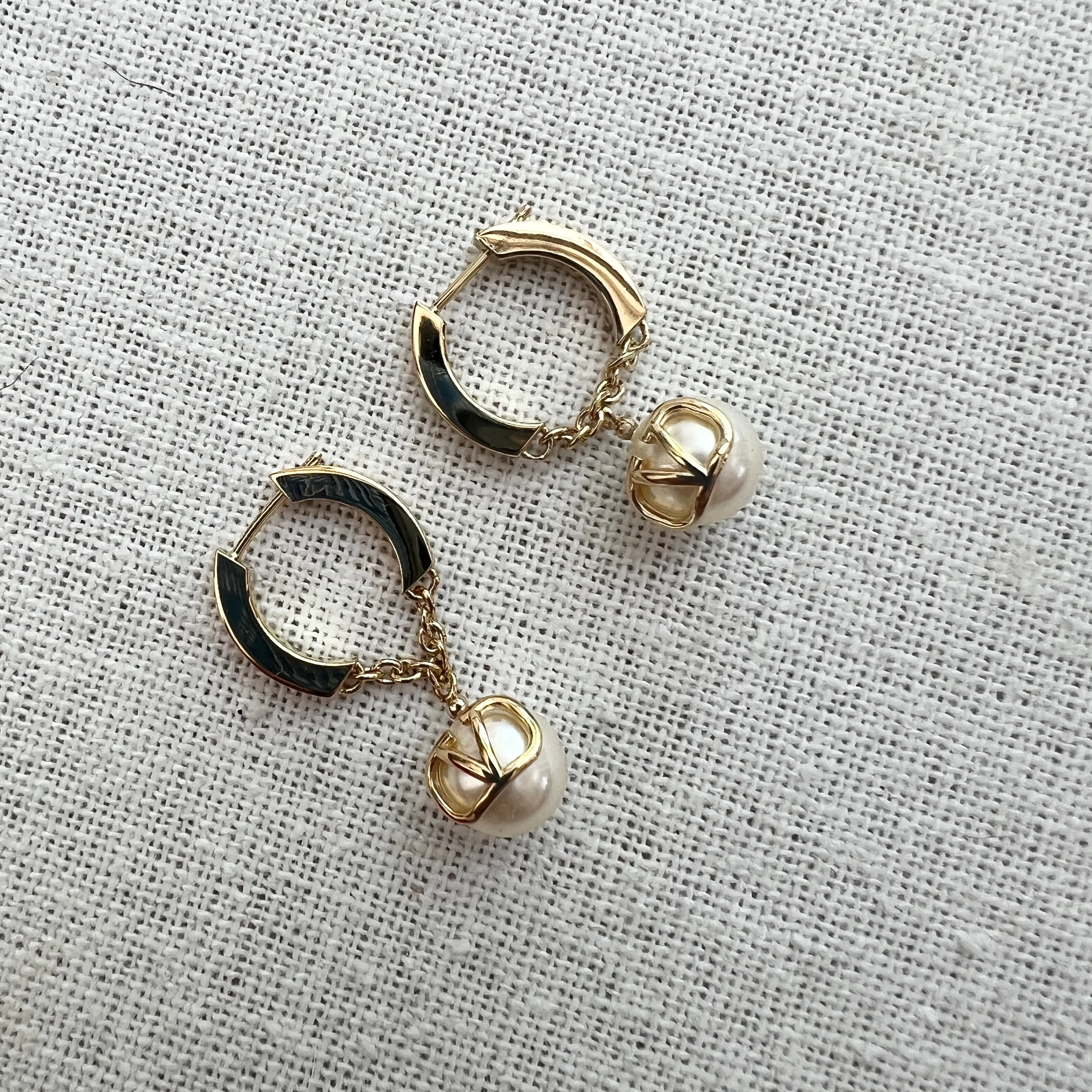 VLogo Pearl Chain Hoops